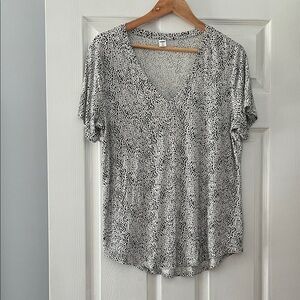 Old Navy Black and White Short Sleeve V-Neck Tee
